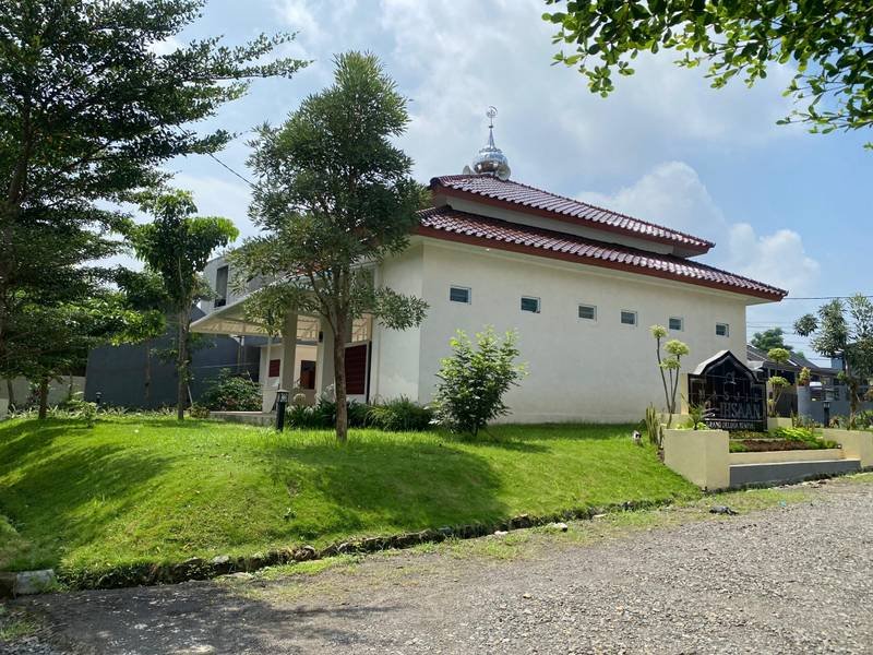 Masjid-cluster-alhambra-bogor.jpeg